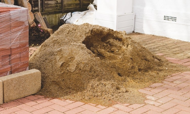 ¿Cuánto pesa una yarda de arena?