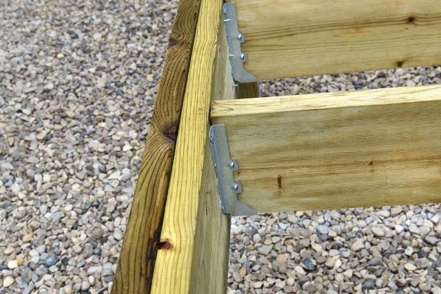 ¿Se puede usar madera sin tratar para las viguetas de la terraza?