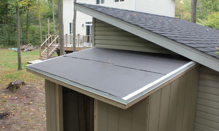 Cómo instalar el borde de goteo en el techo del cobertizo