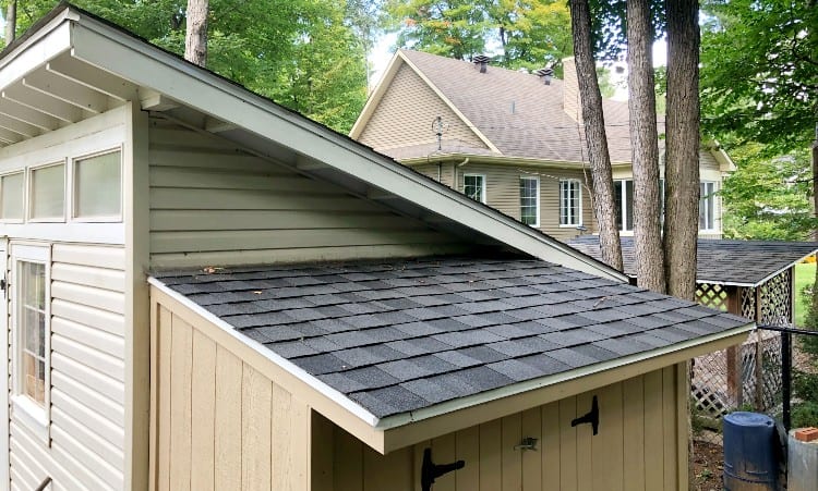 ¿Cuál es la inclinación mínima del techo para las tejas?